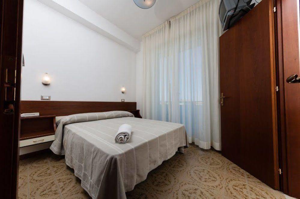 Hotel Sayonara