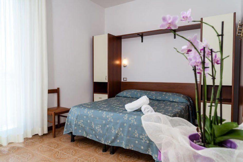 Hotel Sayonara